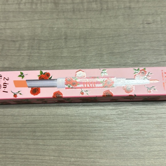 ❌SOLD OUT ❌🔥2-in-1lip duo Romantic Beauty 🔥 - Picture 11 of 11